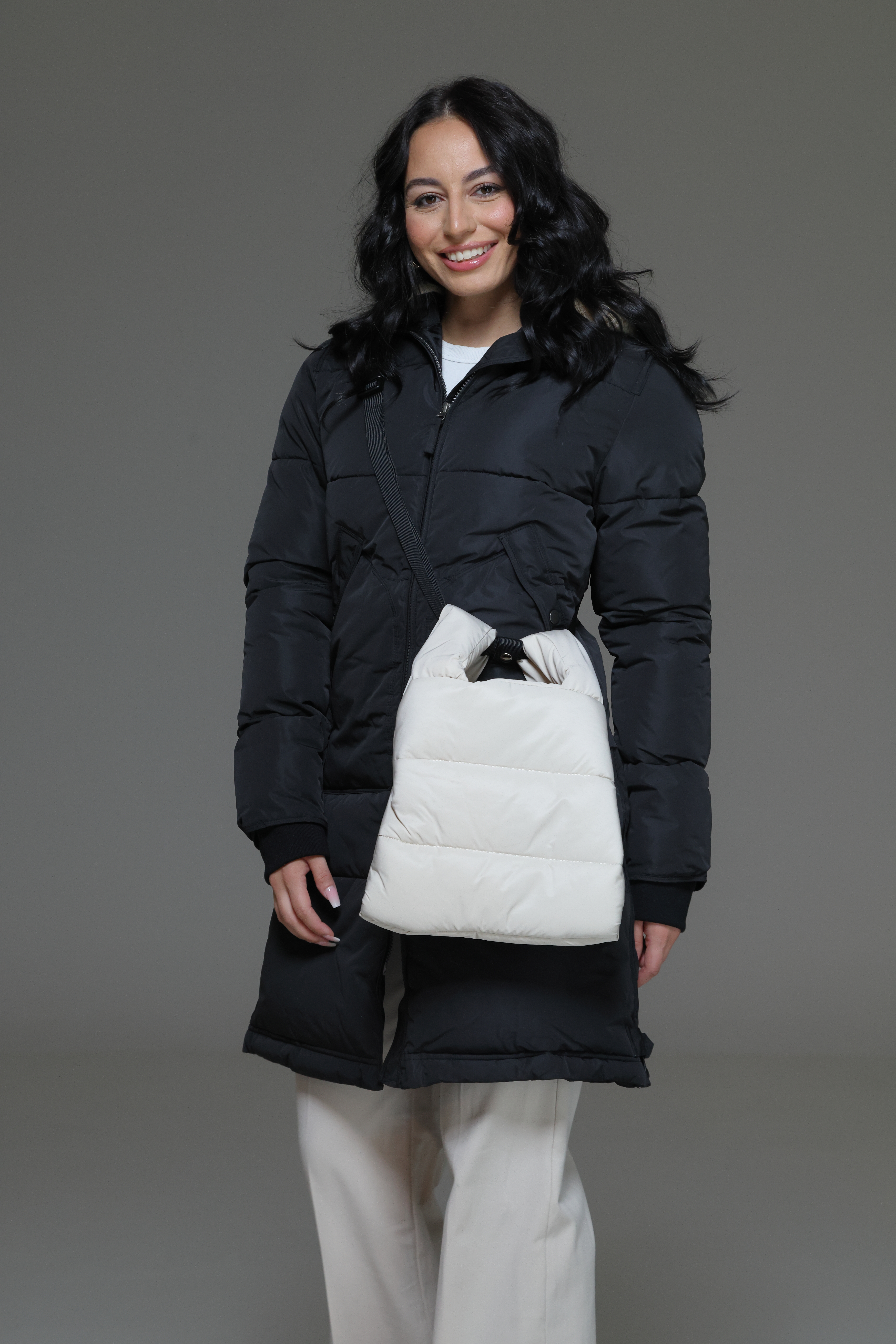 TAMIKA kleiner puffy crossbody Nylonbeutel natural
