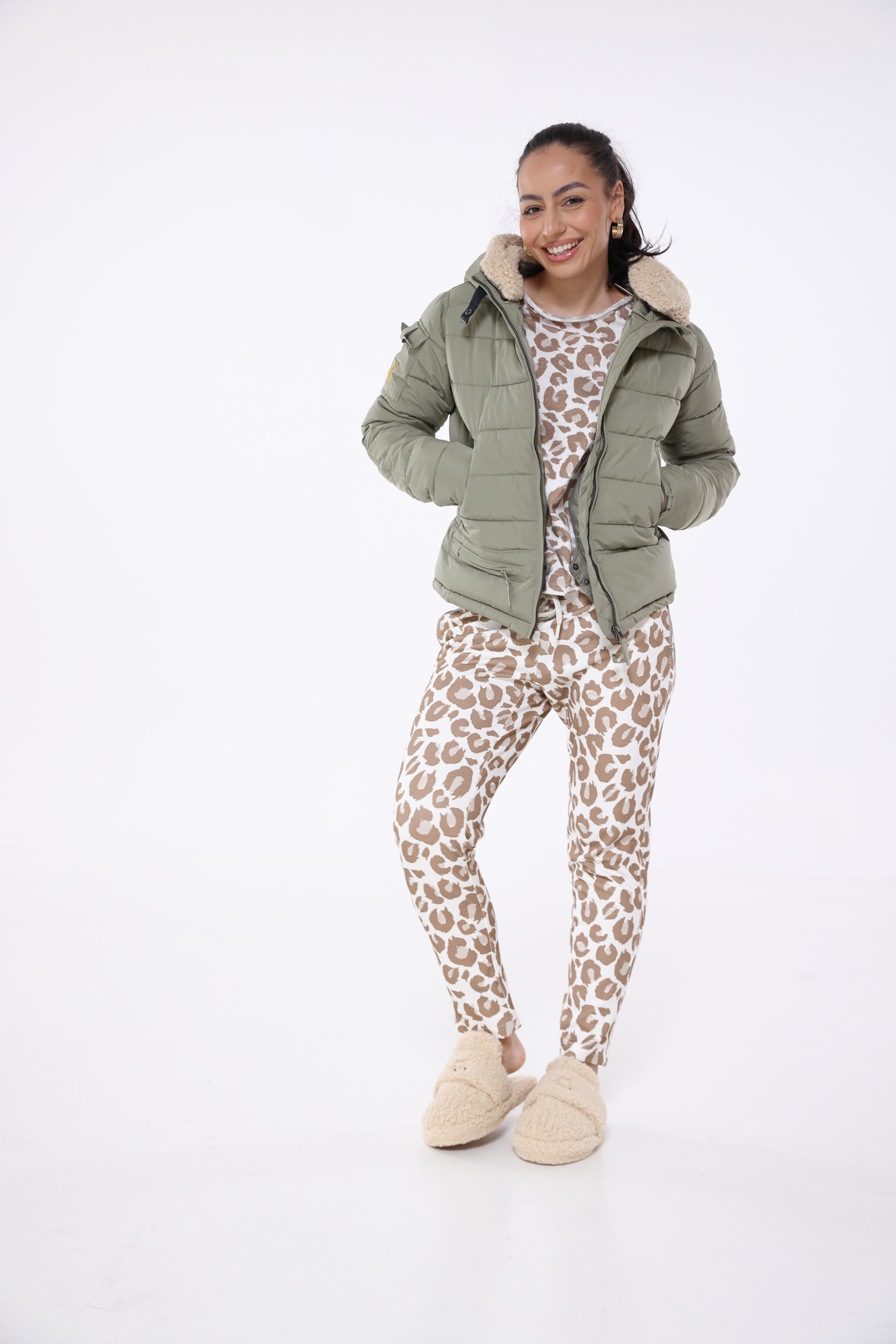 CLU Steppjacke mit Kapuze light olive